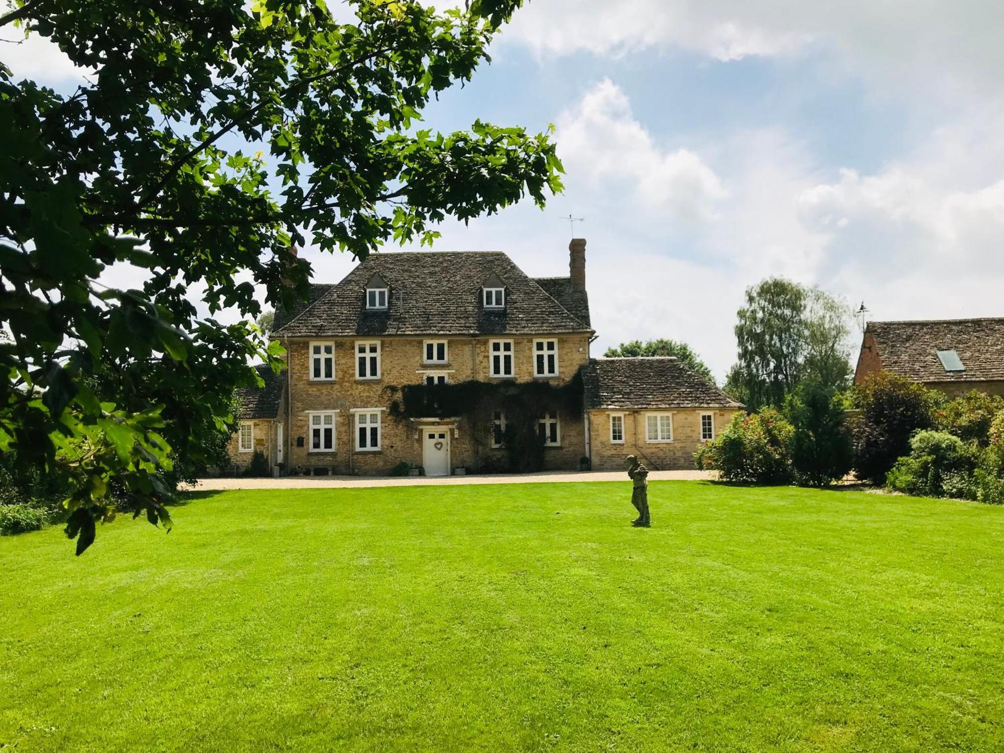 Manor *